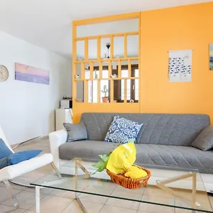 lecce-colorful-flat-with-terrace-parking.lecce-hotels.com/